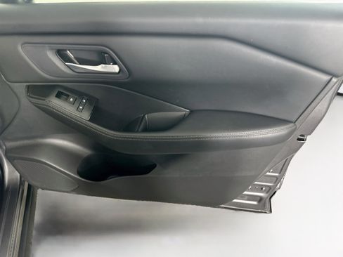 Used 2024 Nissan Rogue SV FWD image 30