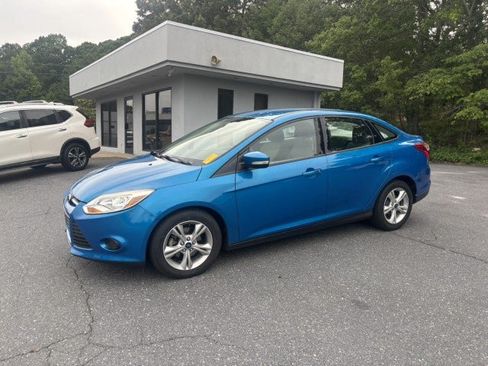 Used 2014 Ford Focus SE FWD image 2