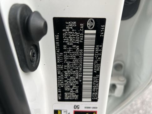 Used 2019 Toyota Camry LE FWD image 27
