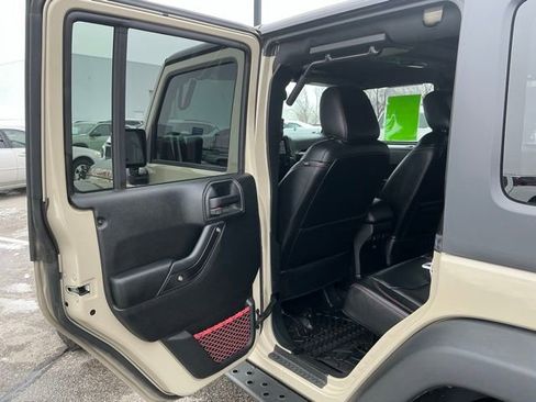 Used 2017 Jeep Wrangler Unlimited Rubicon image 16