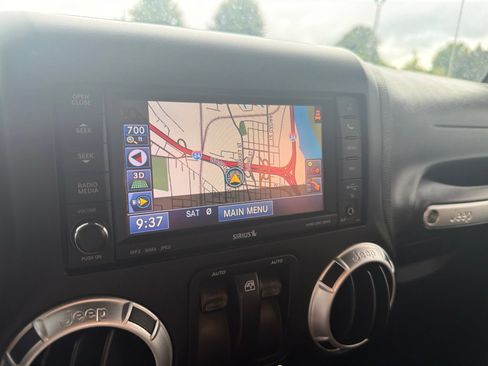 Used 2015 Jeep Wrangler Rubicon w/ Power Convenience Group AWD/4WD image 5