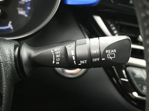 Used 2020 Toyota C-HR XLE FWD image 20