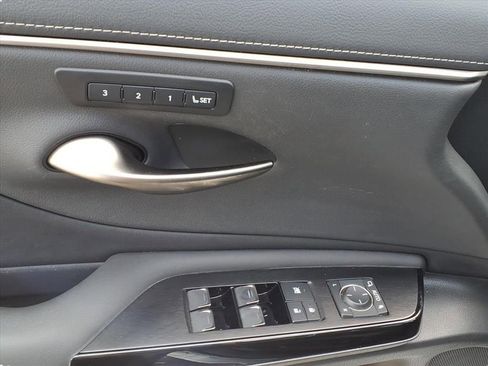 Used 2023 Lexus ES 250 w/ Premium Package image 17