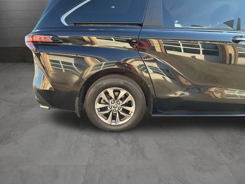 Used 2021 Toyota Sienna LE AWD/4WD image 15