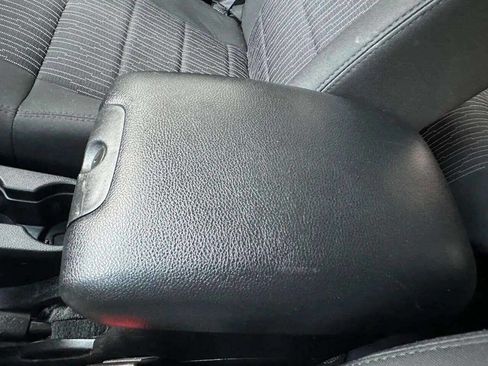 Used 2012 Jeep Wrangler Unlimited Sahara image 40