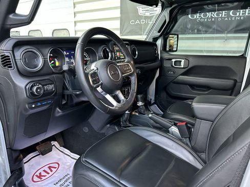 Used 2022 Jeep Wrangler Unlimited Sahara w/ Cold Weather Group image 11