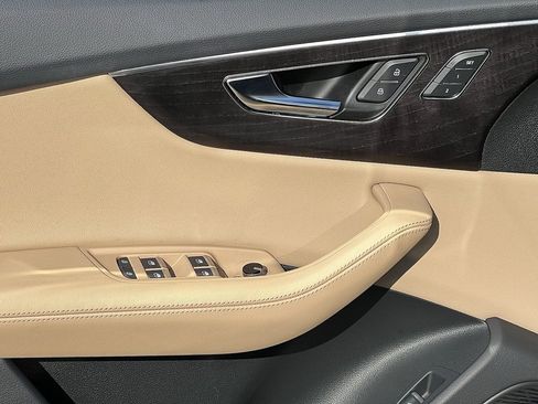 Used 2023 Audi Q8 Prestige image 26