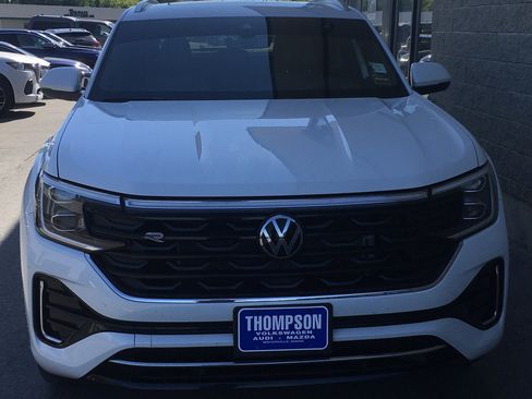 Certified 2024 Volkswagen Atlas Cross Sport SEL R-Line AWD/4WD image 2