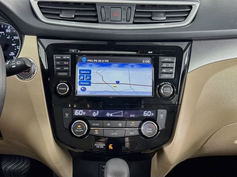 Used 2016 Nissan Rogue SV w/ SV Premium Package FWD image 35