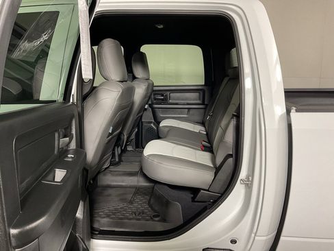 Used 2024 RAM 3500 Tradesman w/ Chrome Appearance Group image 28