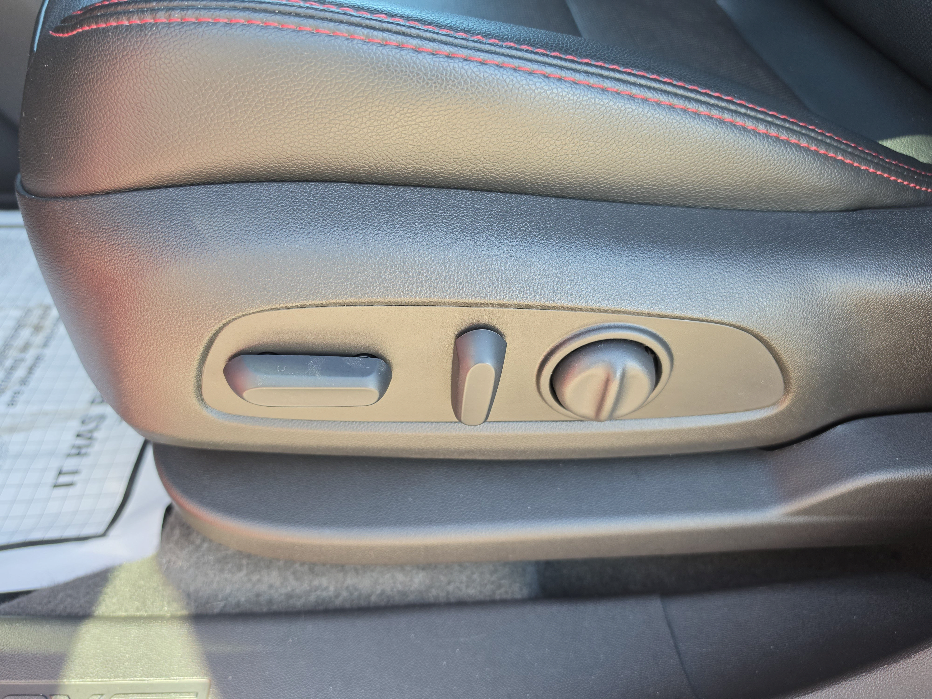 Used 2024 Chevrolet Equinox RS w/ RS Leather Package FWD image 23