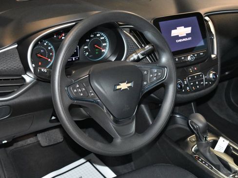 Used 2024 Chevrolet Malibu LT image 2