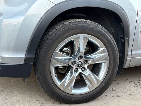 Used 2016 Toyota Highlander Limited AWD/4WD image 5