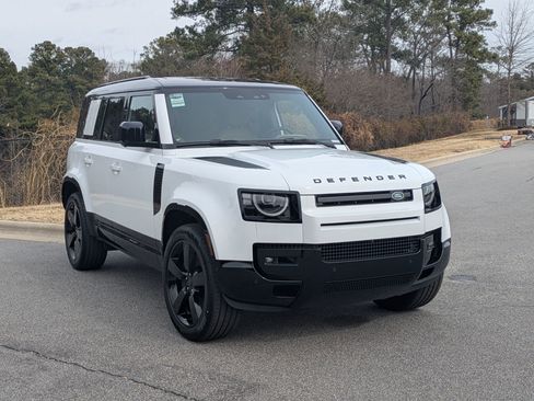 New 2026 Land Rover Defender 110 X-Dynamic SE image 3