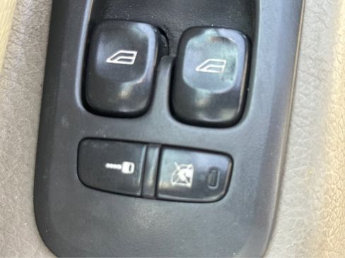 Used 2004 Volvo XC90 2.5T image 25