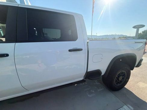 Used 2025 Chevrolet Silverado 2500 ZR2 w/ ZR2 Bison Edition AWD/4WD image 9
