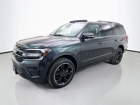 Used 2024 Ford Expedition Limited image 3