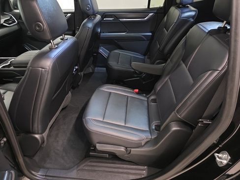 Used 2024 GMC Acadia Elevation image 10