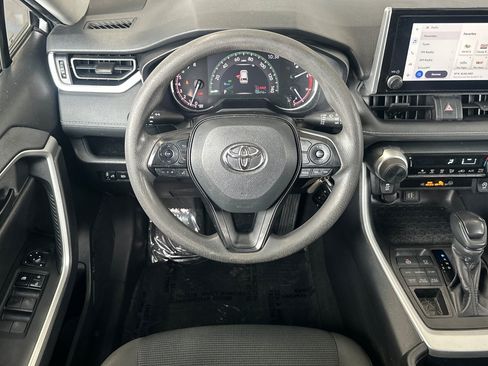 Used 2023 Toyota RAV4 LE AWD/4WD image 13