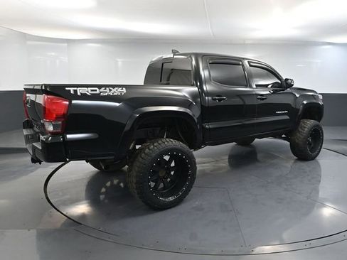 Used 2017 Toyota Tacoma TRD Sport w/ Tow Package image 6