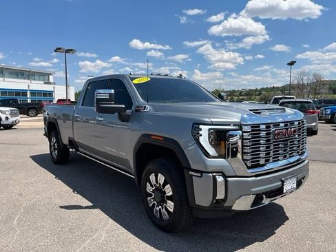 Used 2025 GMC Sierra 3500 Denali w/ Denali Reserve Package AWD/4WD image 8