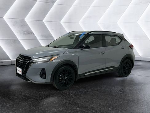 Used 2024 Nissan Kicks SR image 3