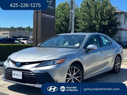 Used 2022 Toyota Camry XLE w/ Navigation Upgrade Package FWD image 1