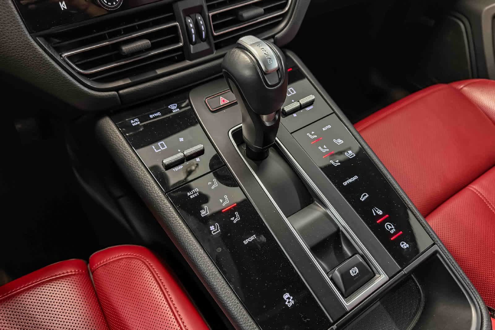 Certified 2023 Porsche Macan AWD/4WD image 25