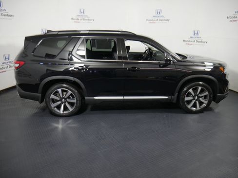 New 2026 Honda Pilot Touring image 3