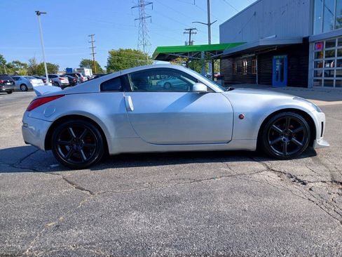 Used 2005 Nissan 350Z Coupe RWD image 3