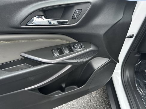 Certified 2024 Chevrolet Trax ACTIV w/ Sunroof Package image 9