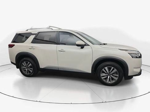 Used 2022 Nissan Pathfinder SL w/ SL Black Package image 10