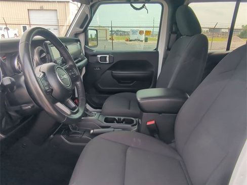Certified 2021 Jeep Gladiator Willys image 11