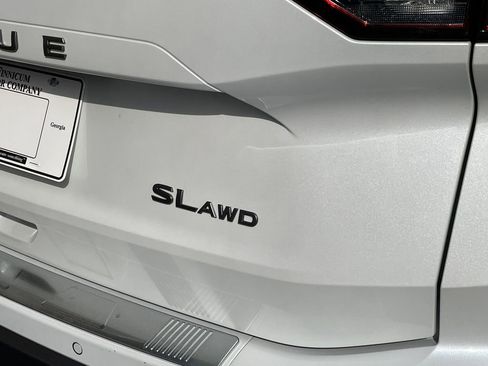 Used 2025 Nissan Rogue SL image 12