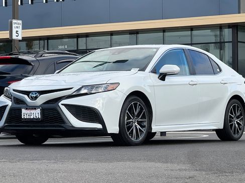 Used 2022 Toyota Camry SE image 8