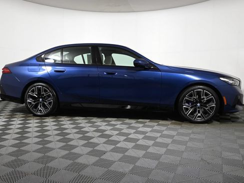Used 2026 BMW 530i xDrive AWD/4WD image 8