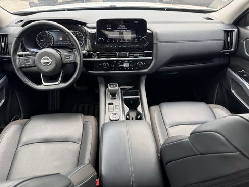 Used 2024 Nissan Pathfinder SL image 9