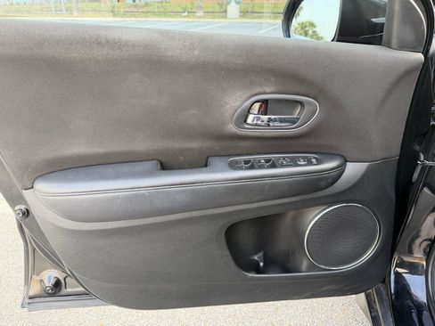 Used 2017 Honda HR-V EX image 6