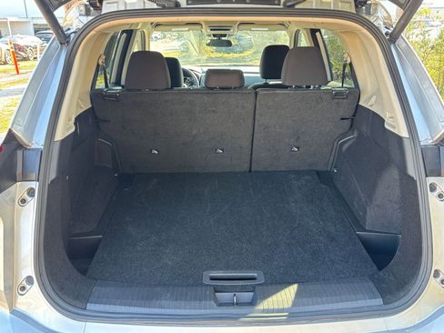 Used 2025 Nissan Rogue SV image 33
