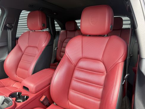 Certified 2024 Porsche Macan S AWD/4WD image 7