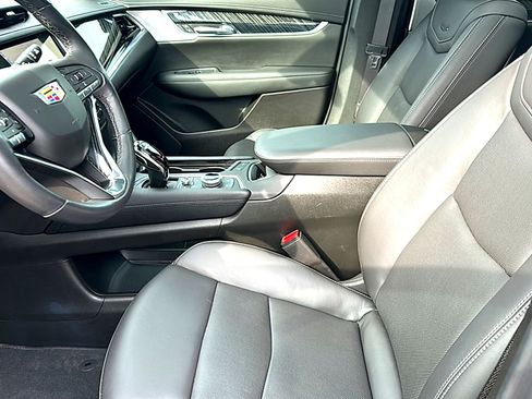 Used 2024 Cadillac XT6 Premium Luxury FWD image 13