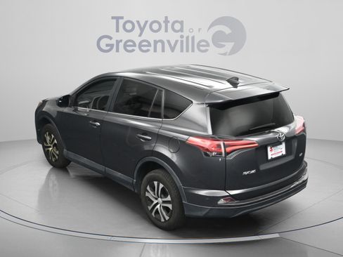 Used 2018 Toyota RAV4 LE FWD image 9