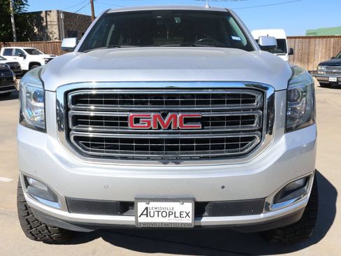 Used 2017 GMC Yukon XL SLT w/ Open Road Package AWD/4WD image 2