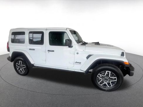 Used 2025 Jeep Wrangler Unlimited Sahara AWD/4WD image 16