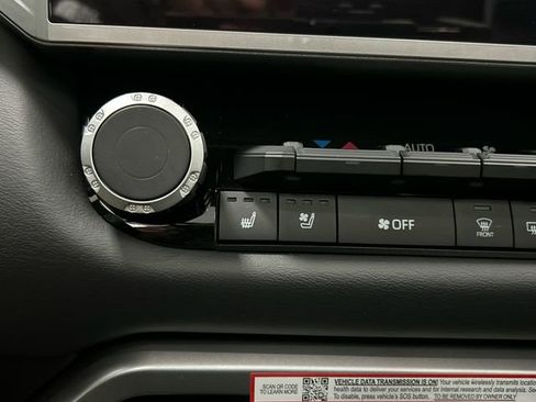 Used 2025 Toyota Tundra Platinum image 27