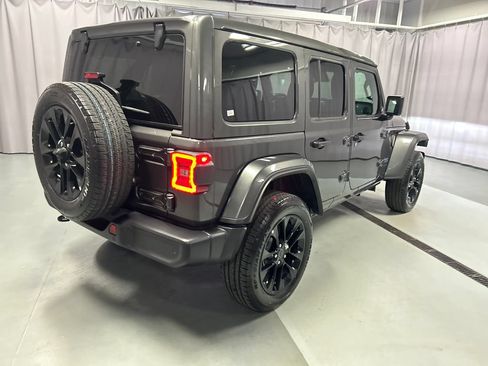 Used 2025 Jeep Wrangler Unlimited Sahara w/ Safety Group AWD/4WD image 7