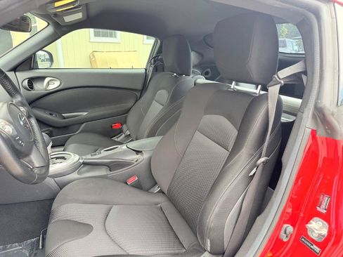 Used 2018 Nissan 370Z Coupe RWD image 11
