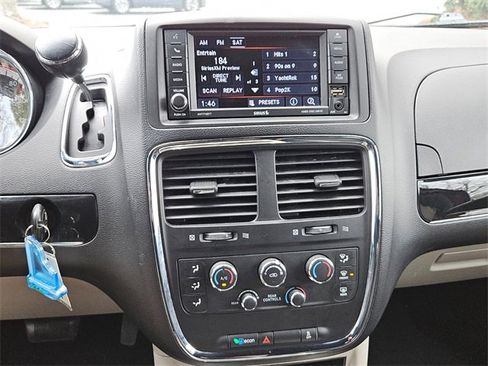 Used 2020 Dodge Grand Caravan SXT image 17