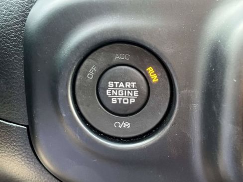 Used 2023 Jeep Wrangler Unlimited w/ Sun & Screen Package AWD/4WD image 25