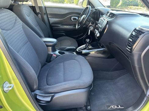 Used 2015 Kia Soul ! FWD image 13